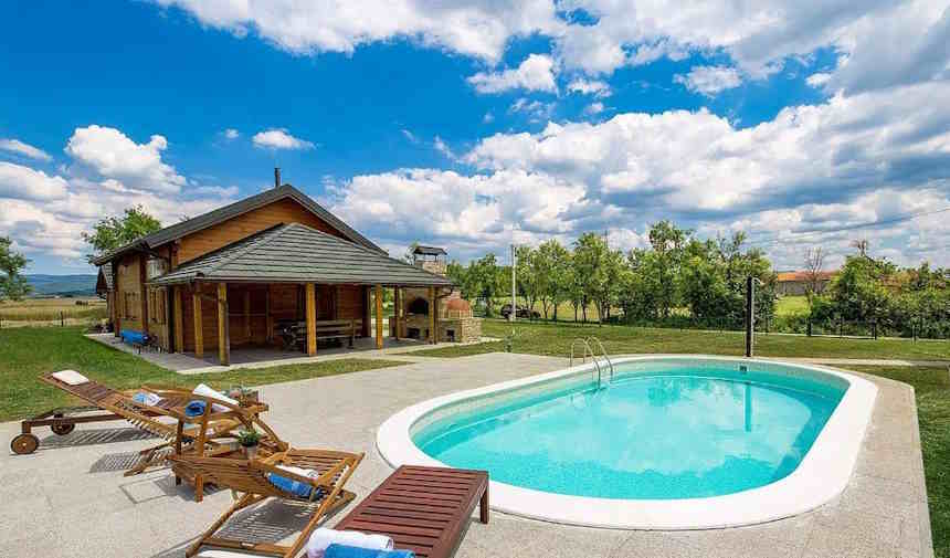 İzmir’deki Bungalov Evler Oteller (Deniz Kenarı & Havuzlu) İzmir Bungalov Evleri