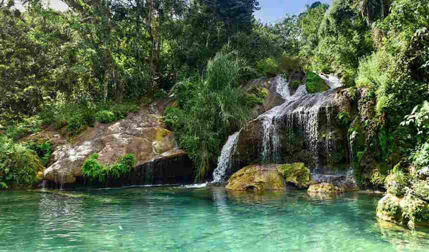 Cienfuegos Gezilecek Yerler: El Nicho Şelaleleri