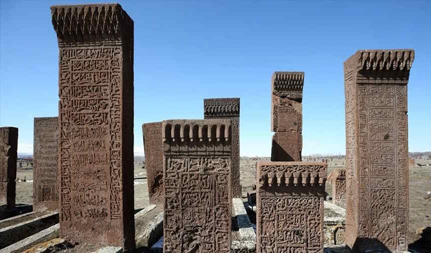 Bitlis'te Gezilecek Yerler, Bitlis Gezi Rehberi Ahlat mezar taşları