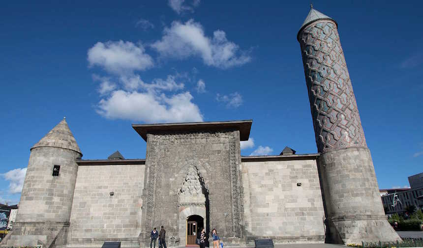 Erzurum'da gezilecek 10 yer, Erzurum Gezilecek Yerler Yakutiye Medresesi