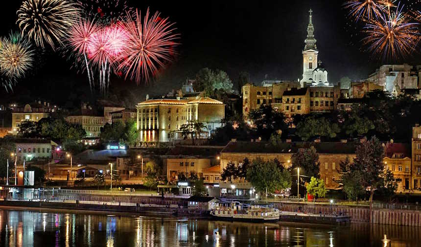 Yılbaşında Hangi Sanatçı Nerede 2024 Yılbaşı Konserleri: Hangi Sanatçı Hangi Otelde Sahne Alacak?